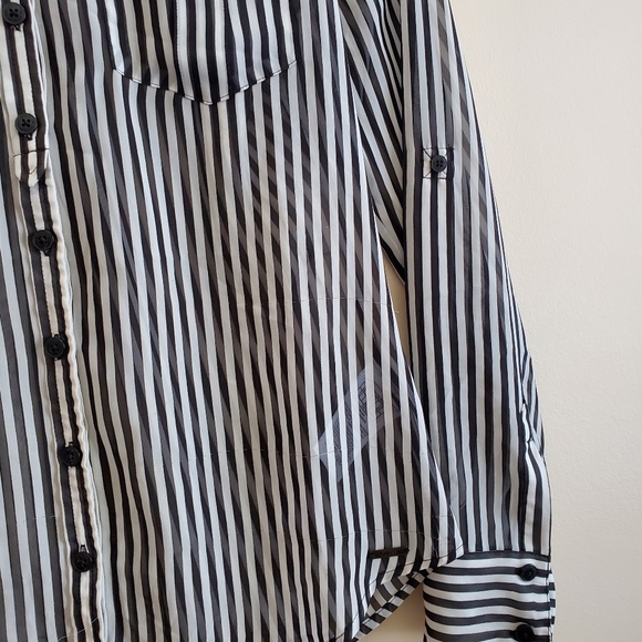 GUESS XS Black stripe shirt, flowy and lace back detail XS - Picture 7 of 12